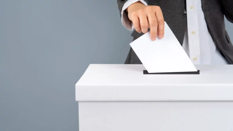 Wybory a sprawy frankowe. Co politycy mają dla frankowiczów?